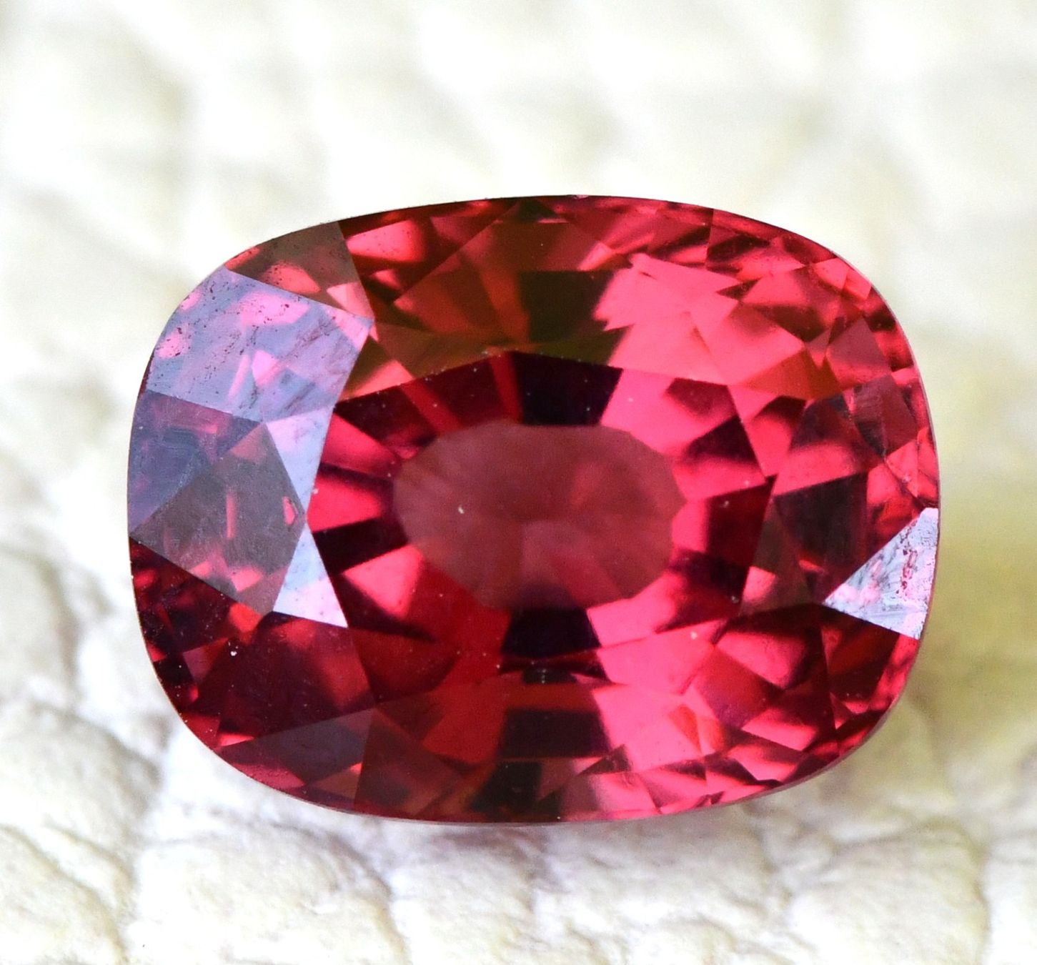 Pietre preziose: Vived Pink Spinel Vietnam 4.25 ct – Usato da Schliern b. Köniz venduto da Hiel