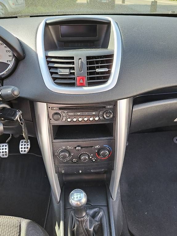 Automobili: Peugeot 207 1.6i 16V – Usato da Steffisburg venduto da 34-34 2