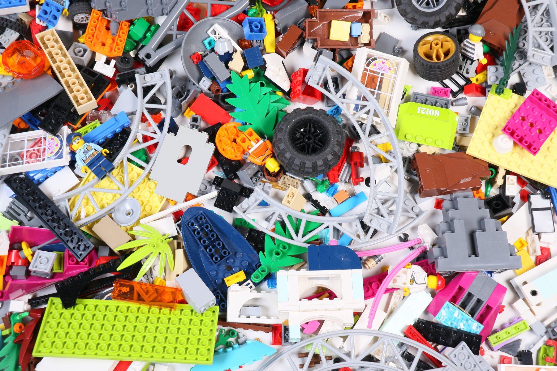 Lego Kit di costruzioni: 1.5 kg. Legoteile mit Minifiguren – Usato da Hettlingen venduto da Scholi99 1