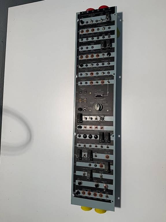 Componenti elettronici: Fokker 100, Maintenance und Test Panel, D4324-423 – Usato da Wenslingen venduto da P_Baecher