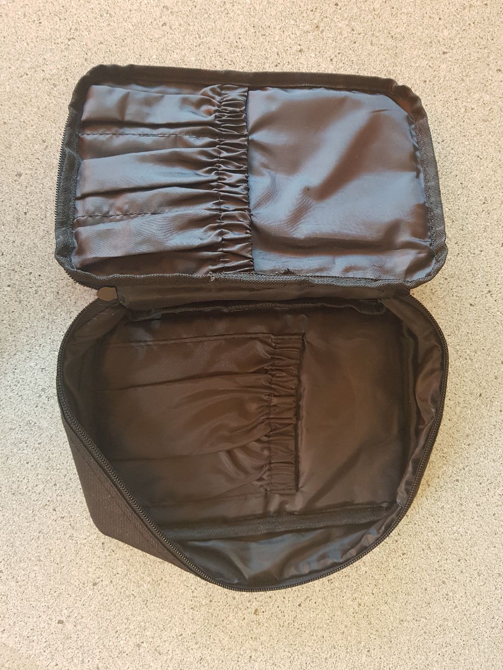 Custodie per cosmetici: Necessaire schwarz – Usato da Jona venduto da Glareola 2