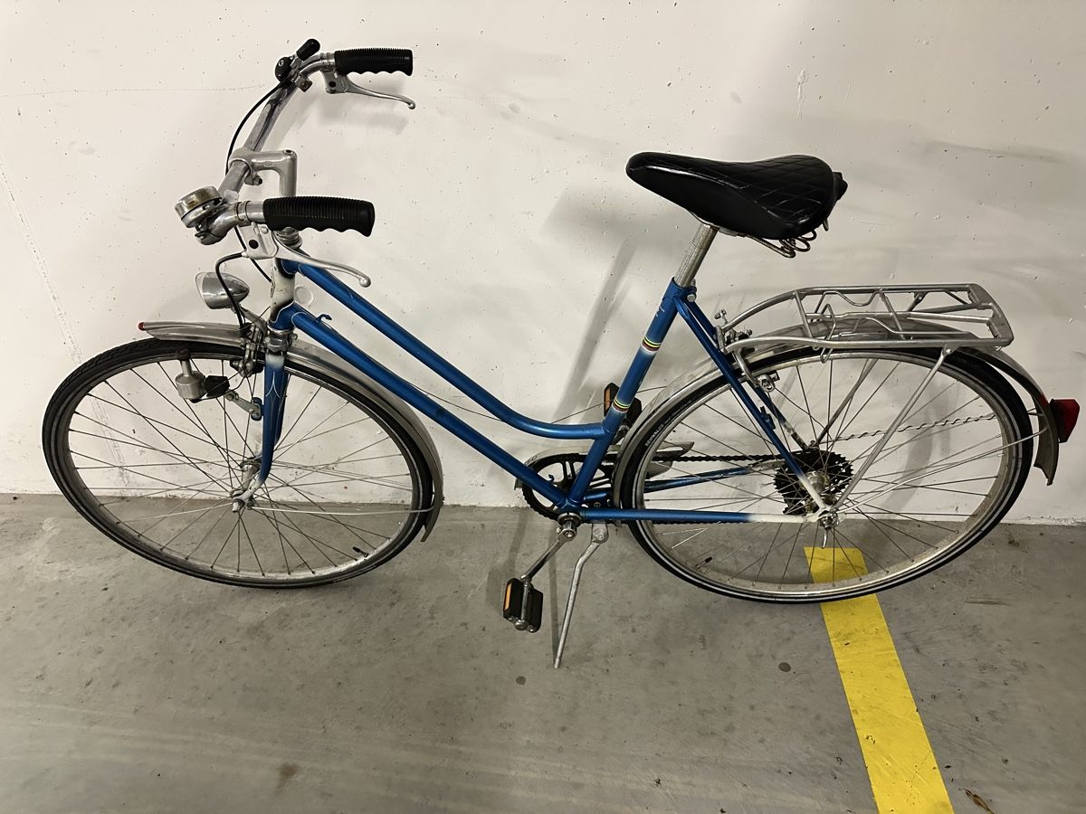Vélos: Altes Damenvelo – Défectueux à Sursee par Stefanst01