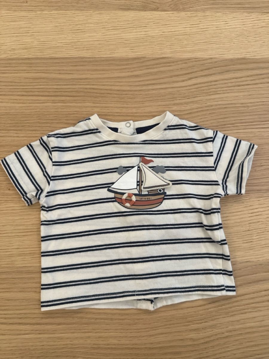 Camicie, Top & T-shirt: T-Shirt gestreift mit Boot Grösse 62 / 3M – Usato da Zürich venduto da emily.sch