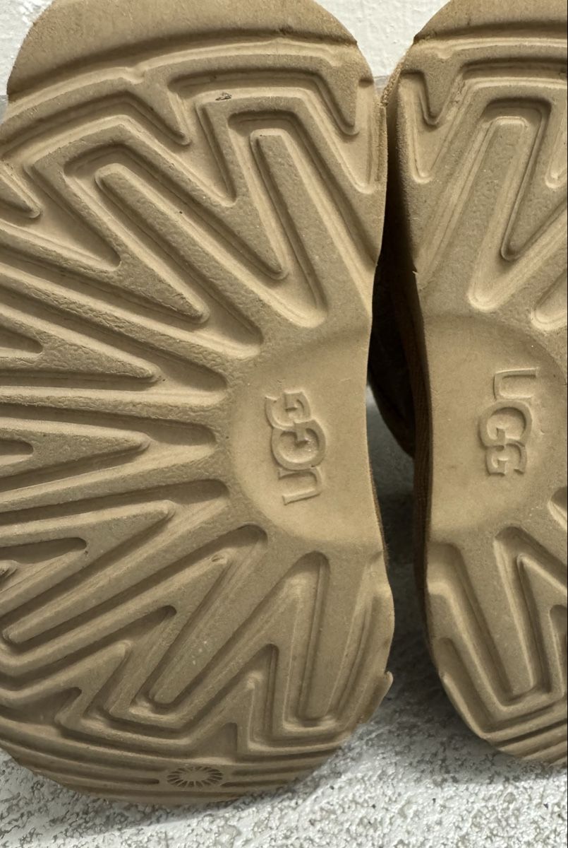 Ugg Schuhe für Jungen: UGG Boots Kinder Braun Grösse 23.5 – Gebraucht aus Aarau Rohr von mic_d6nr 4