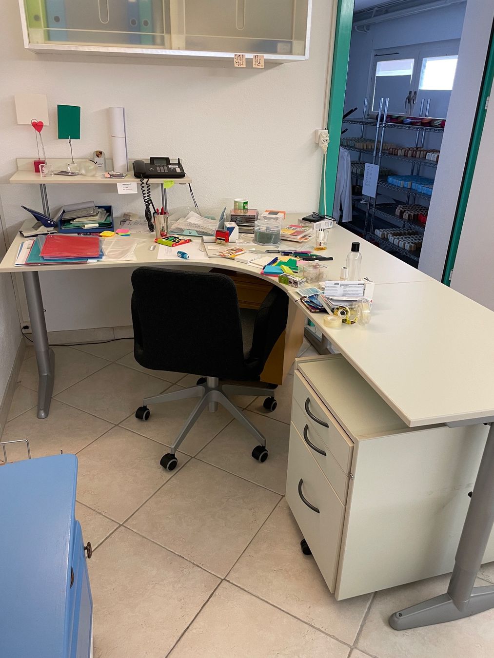 Bureaux: Bureau d'angle – D'occasion à Neuchâtel par oli_44