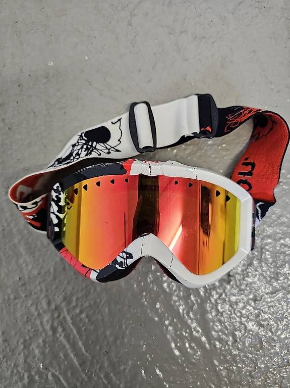 Caschi: Snowboard Helm und Brille – Usato da Thun venduto da Sir09 1