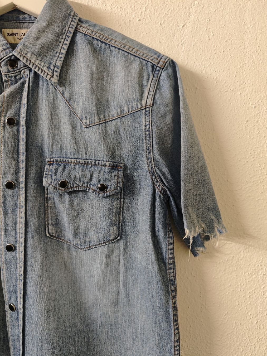 Saint Laurent Camicette: SAINT LAURENT Denim Bluse Jeanshemd Kurzarm – Usato da Erlenbach ZH venduto da nlh 2