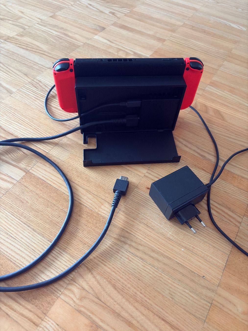 Nintendo Console: Nintendo Switch mit Zubehör – Usato da Nänikon venduto da anie1973 4
