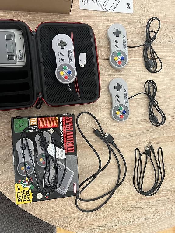 Nintendo Console: Super Nintedo Mini Classic incl. Tasche und 3 Controller – Usato da Zofingen venduto da Kolega01 1