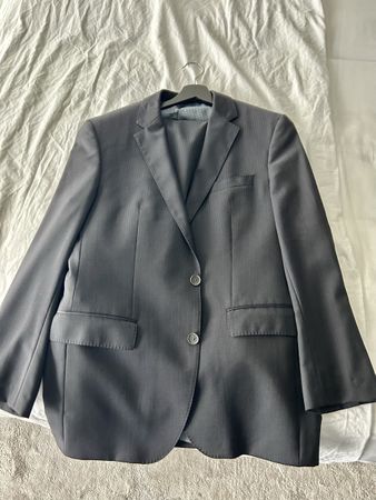 Anzug von Hugo Boss Grösse 48