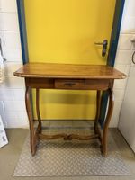 Antiker Holztisch mit Schublade - Vintage Charme!
