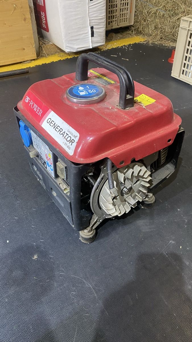 Generatori di corrente: Stromerzeuger Stromerzeuger 3Power Generator Benzin gebrauch – Difettoso da Dallenwil venduto da Dischu