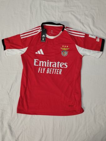 Benfica Trikot 25/26 heim Grösse L so gut wie neu.