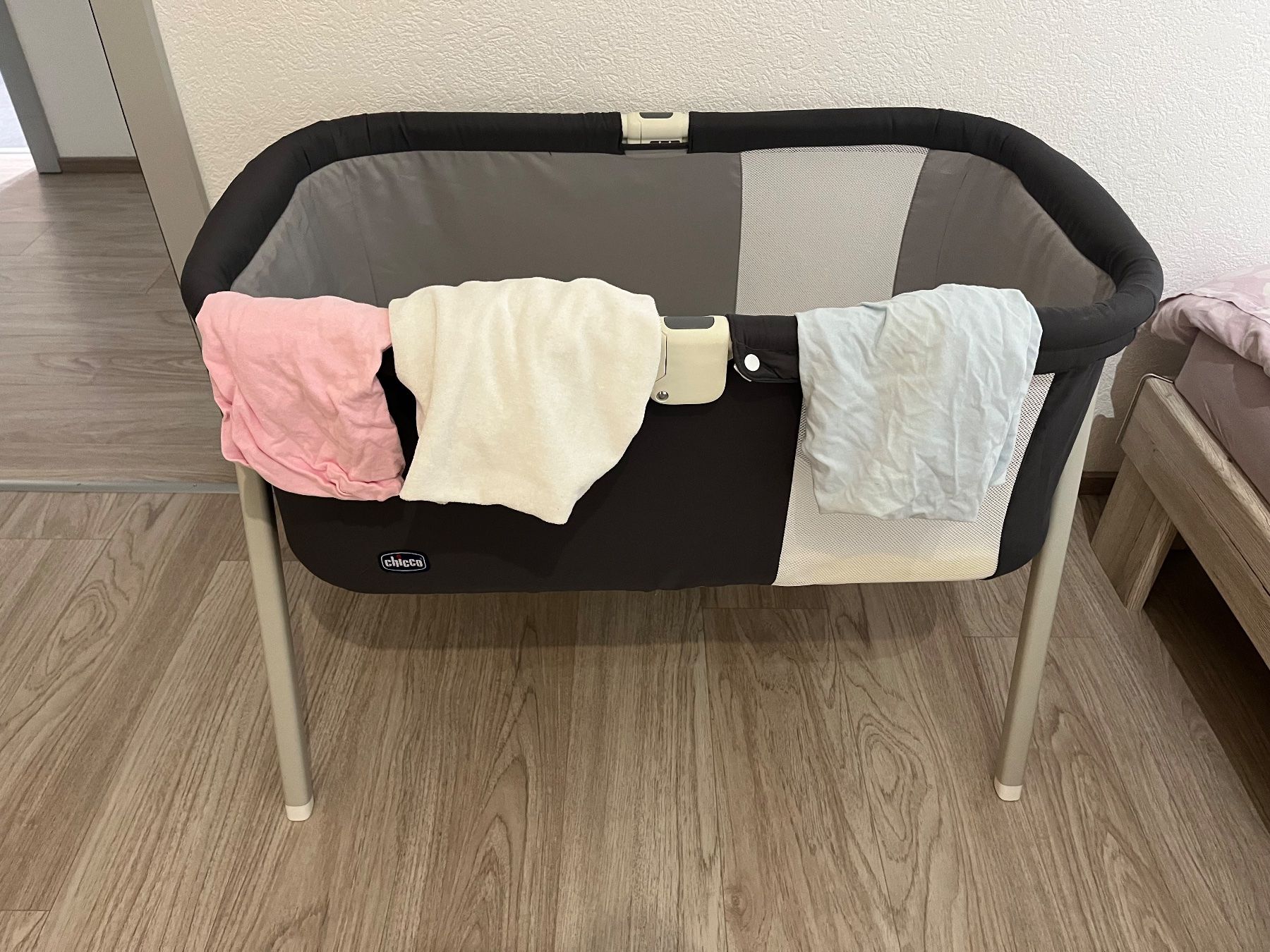Chicco Lits: Cododo Chicco pliable et compact pour le voyage avec 3 draps – D'occasion à Estavayer-le-Lac par stelina13 4
