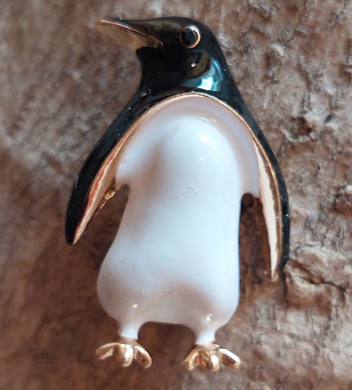 Spille & Fermagli: Süsser Pinguin Brosche, Goldoptik – Nuovo (secondo la descrizione) da Oberwil BL venduto da Kukkaniitty