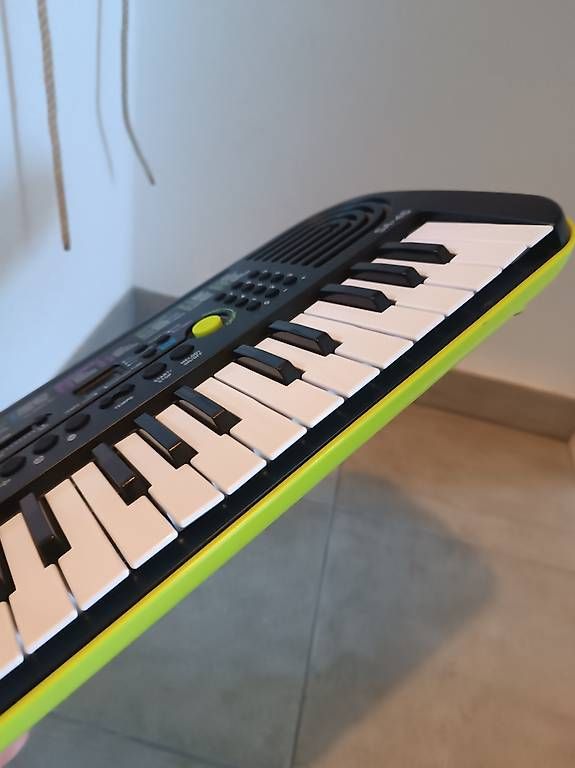 Strumenti musicali: Petit piano à pile en super état  – Usato da Boussens venduto da gvuille