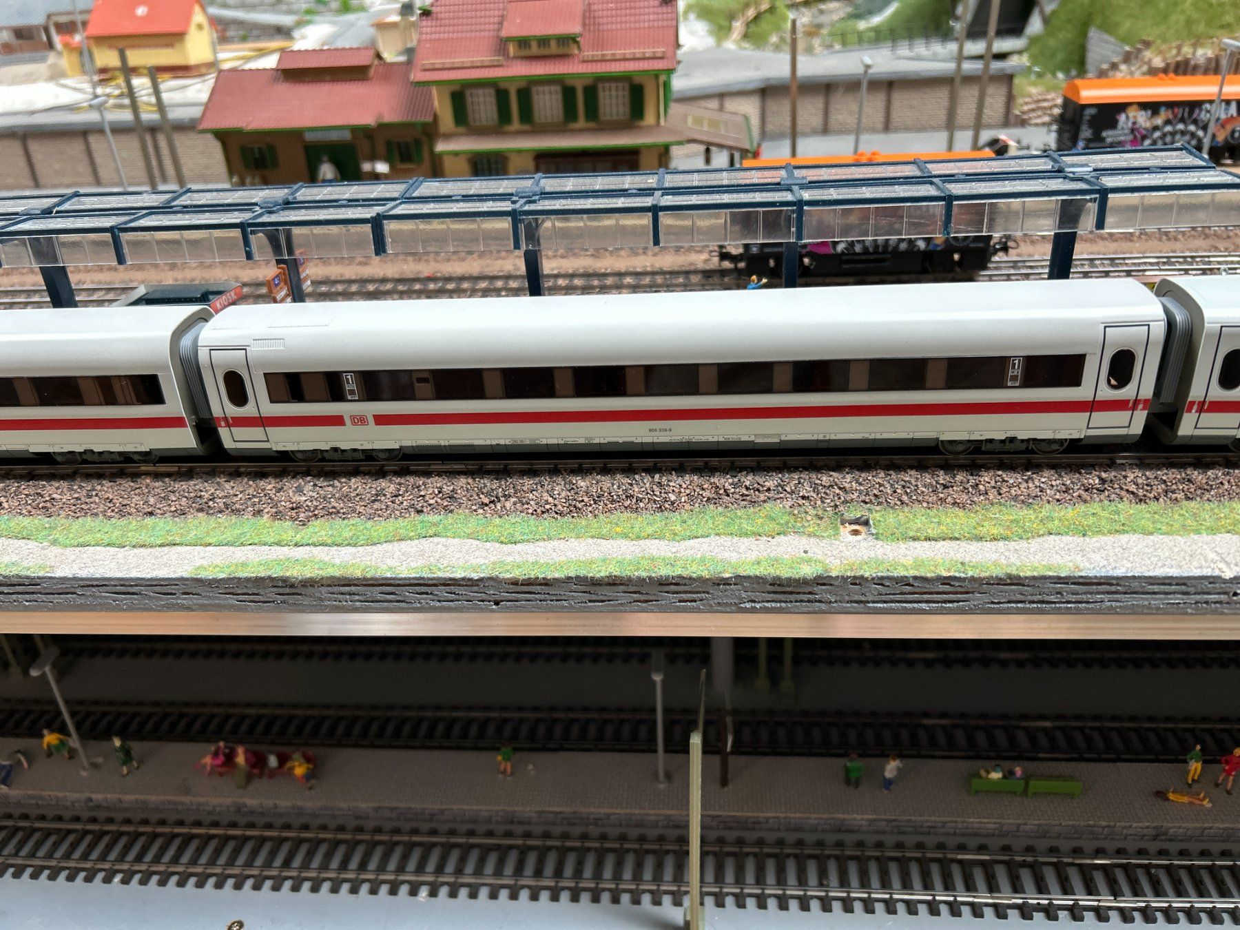 Märklin Modelleisenbahnen: Märklin Triebwagenzug ICE2  mfx – Gebraucht aus Rottenschwil von master007pc 3