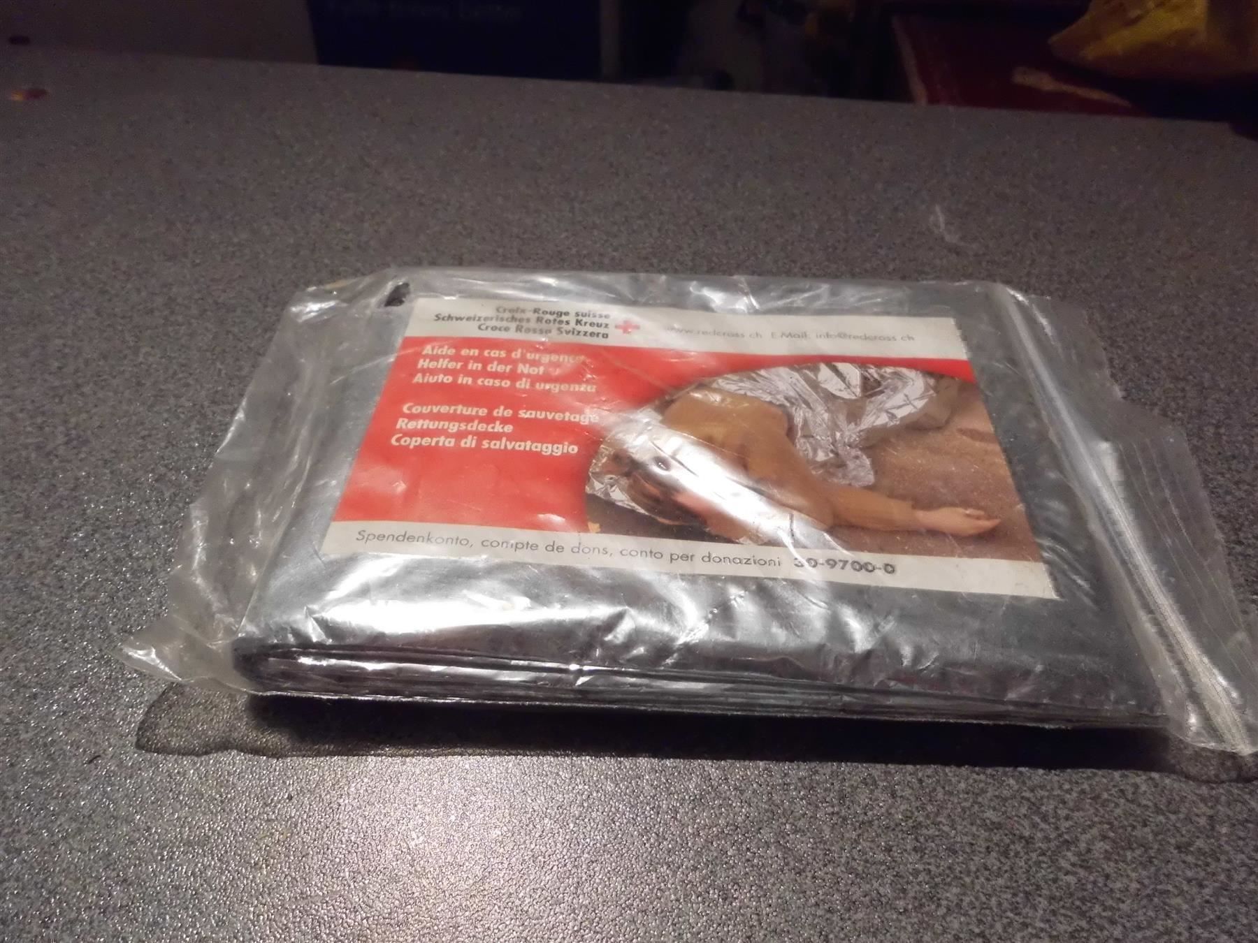 Decken: Isolierdecke, Rotes Kreuz – Neu und originalverpackt aus Zürich von Motzkuh