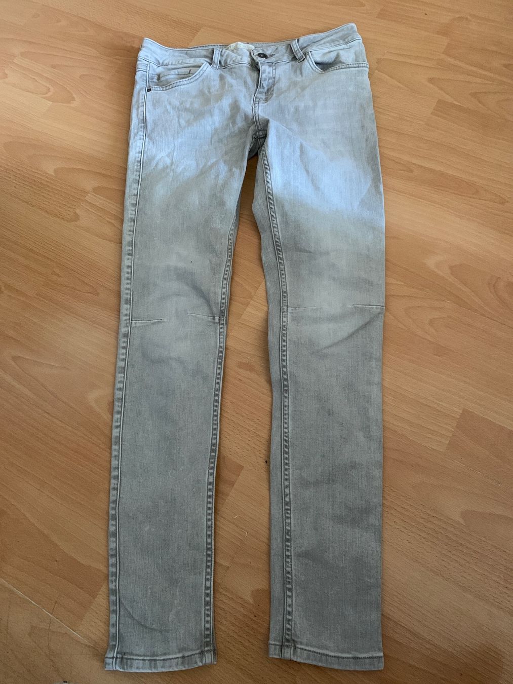 Zara Jeans: Joli jeans gris Zara taille 38 – Usato da MEYRIN venduto da Gwendo10