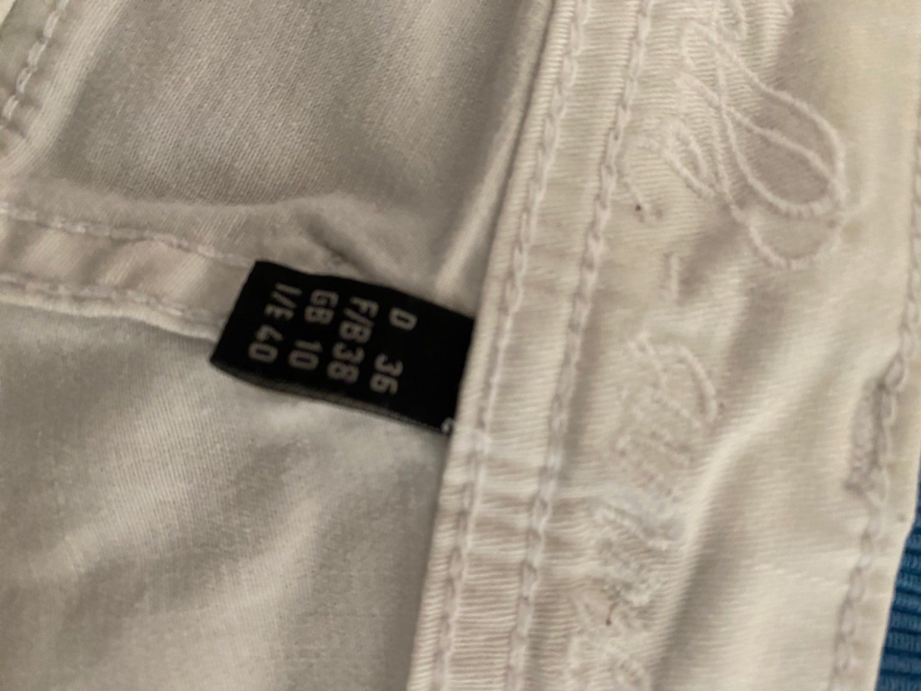 Jeans: Leichte Sommerjeans weiss Grösse 36 – Usato da Allenwinden venduto da Obalu 2