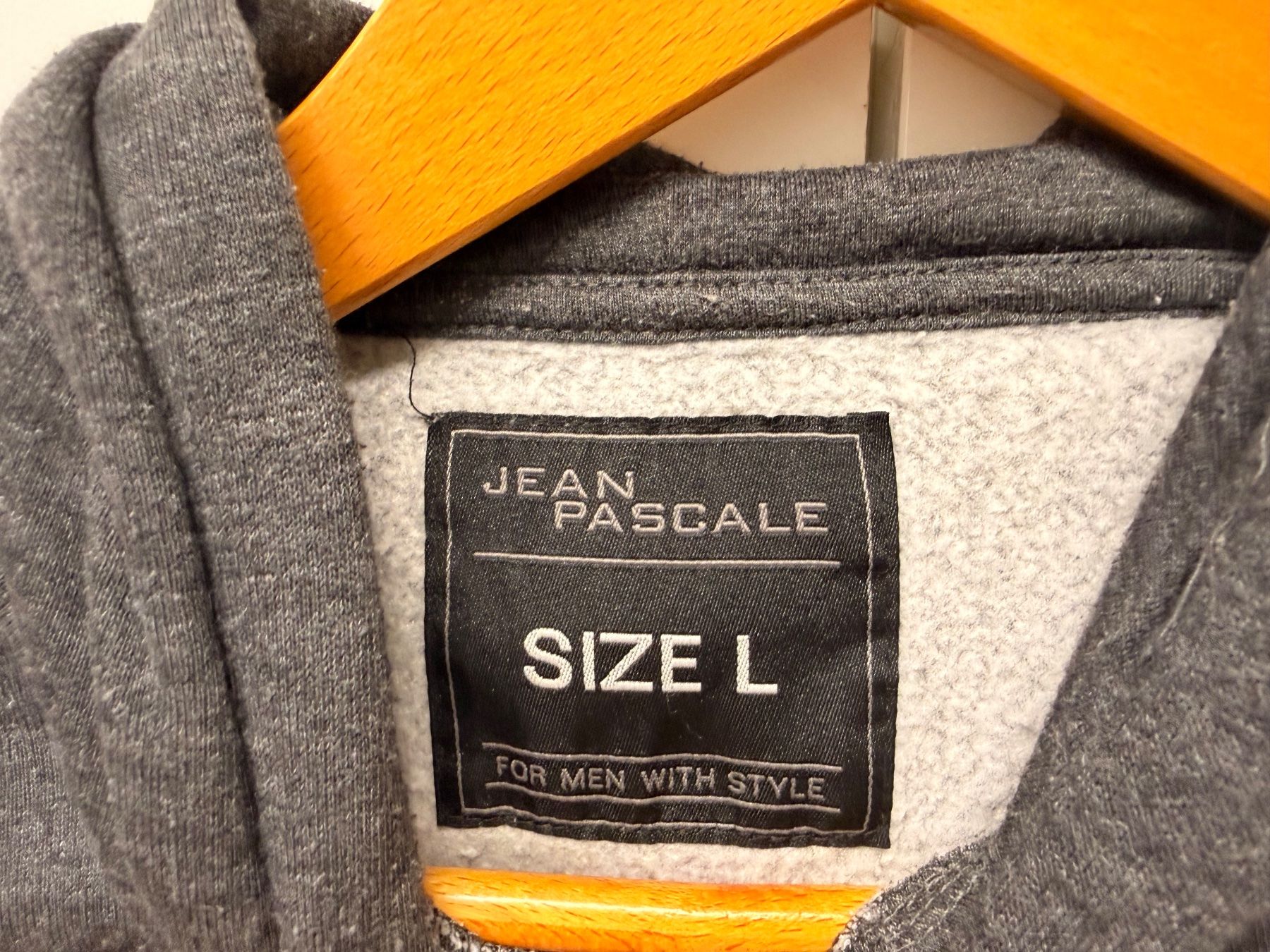 Maglioni & Felpe: Kapuzenpullover, dunkelgrau Grösse L – Usato da Zürich venduto da celai. 3