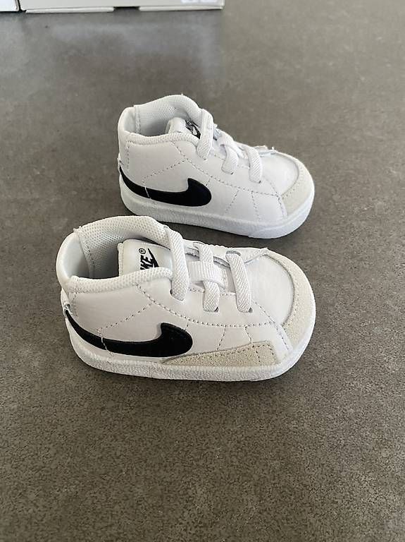 Scarpe per ragazzi: Nike bébé neuves  – Usato da St-Sulpice VD venduto da bor_wtr2