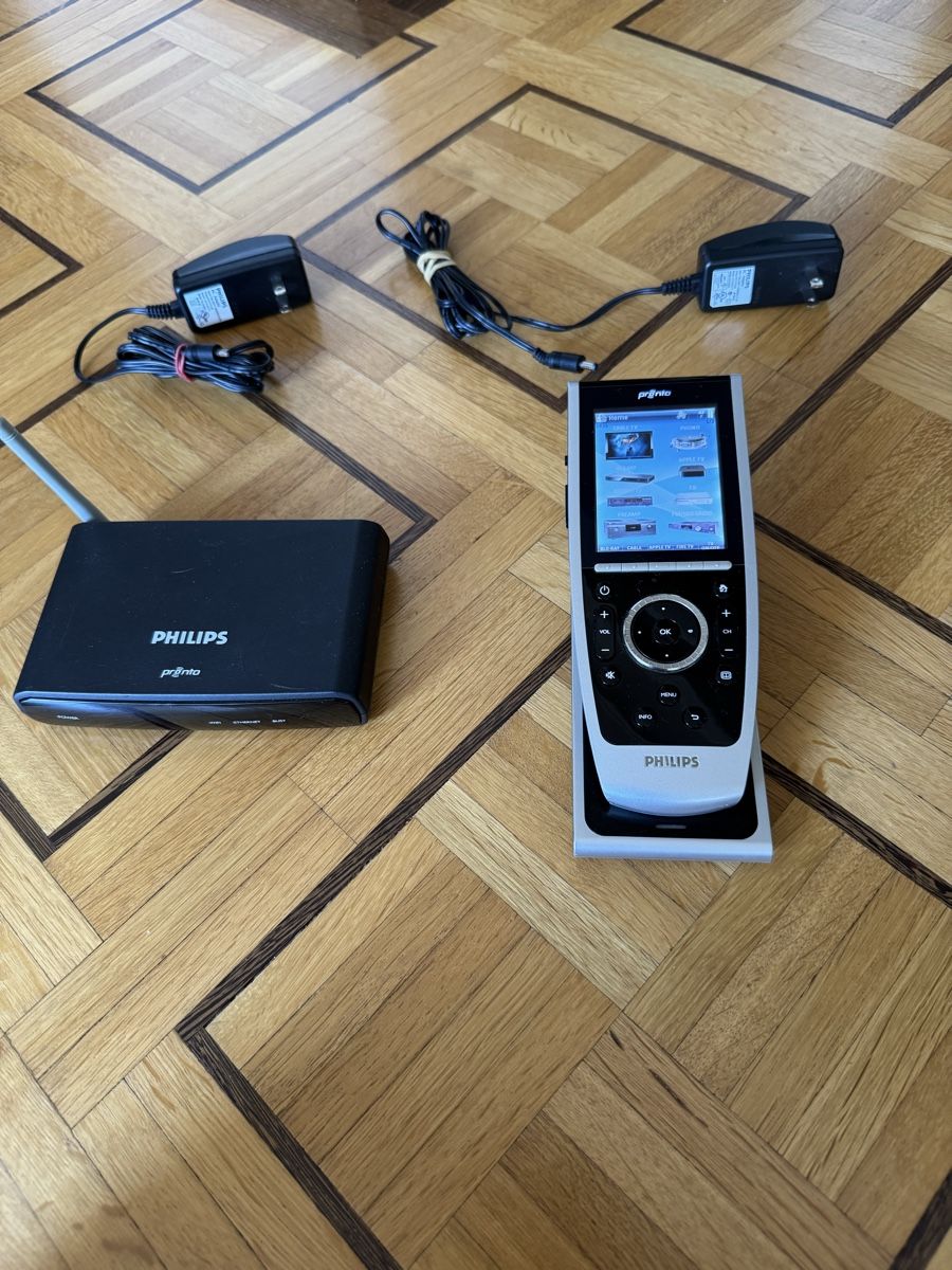 Philips Télécommandes: Philpps Pronto TSU9400 Remote + RFX9400 Wireless Extender – D'occasion à Luzern par gparadise1