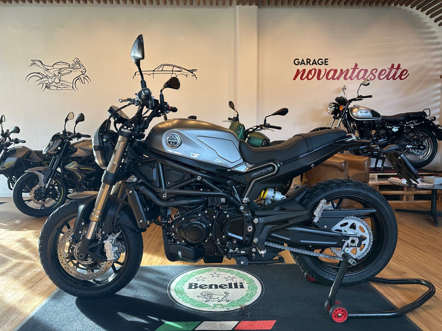 Benelli Strada: BENELLI Leoncino 800 (35kW) – Nuovo e nell'imballaggio originale da Giubiasco venduto da GarageNovantasette 5