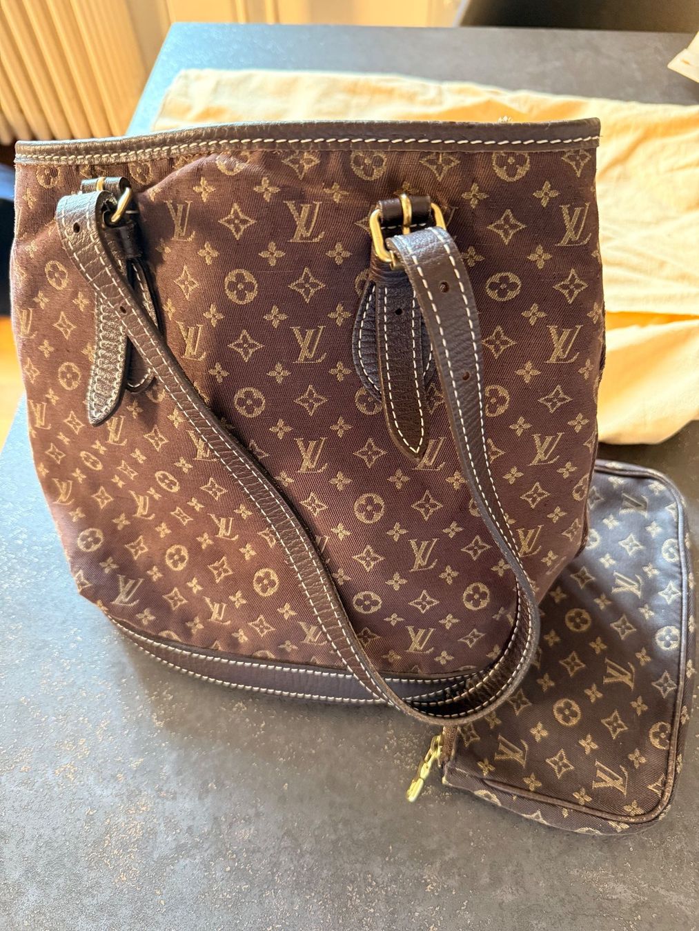 Louis Vuitton Borse da donna: Sac Louis Vuitton Monogram Marron toile et cuir – Usato da Lausanne venduto da cat_656q