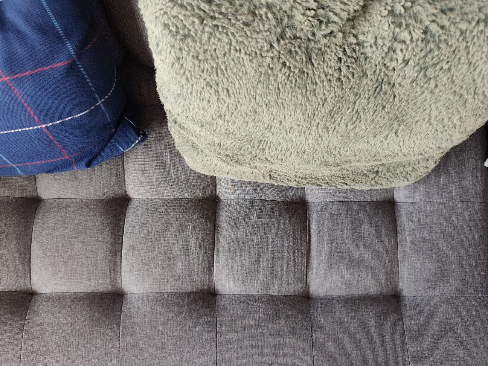 Divani: Schönes Sofa in Luzern zu vergeben – Usato da Luzern venduto da malik8884 1