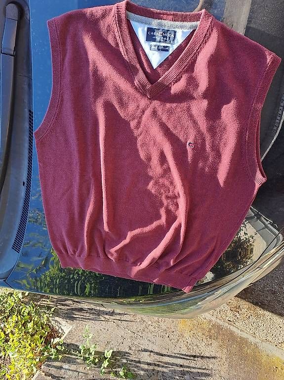 Pullover & Sweatshirts: Ärmelloser Pulli Gr. XL dunkelrot – Gebraucht aus Liestal von daspi01