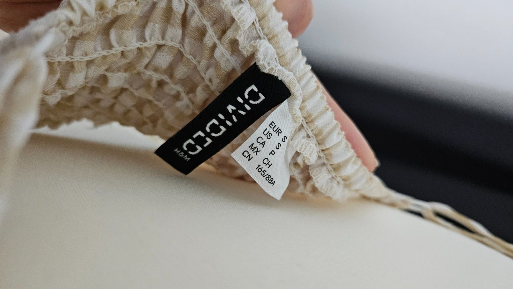 H&M Kleider: Kurzes Kleid H&M – Gebraucht aus Bülach von Recherchieren 5