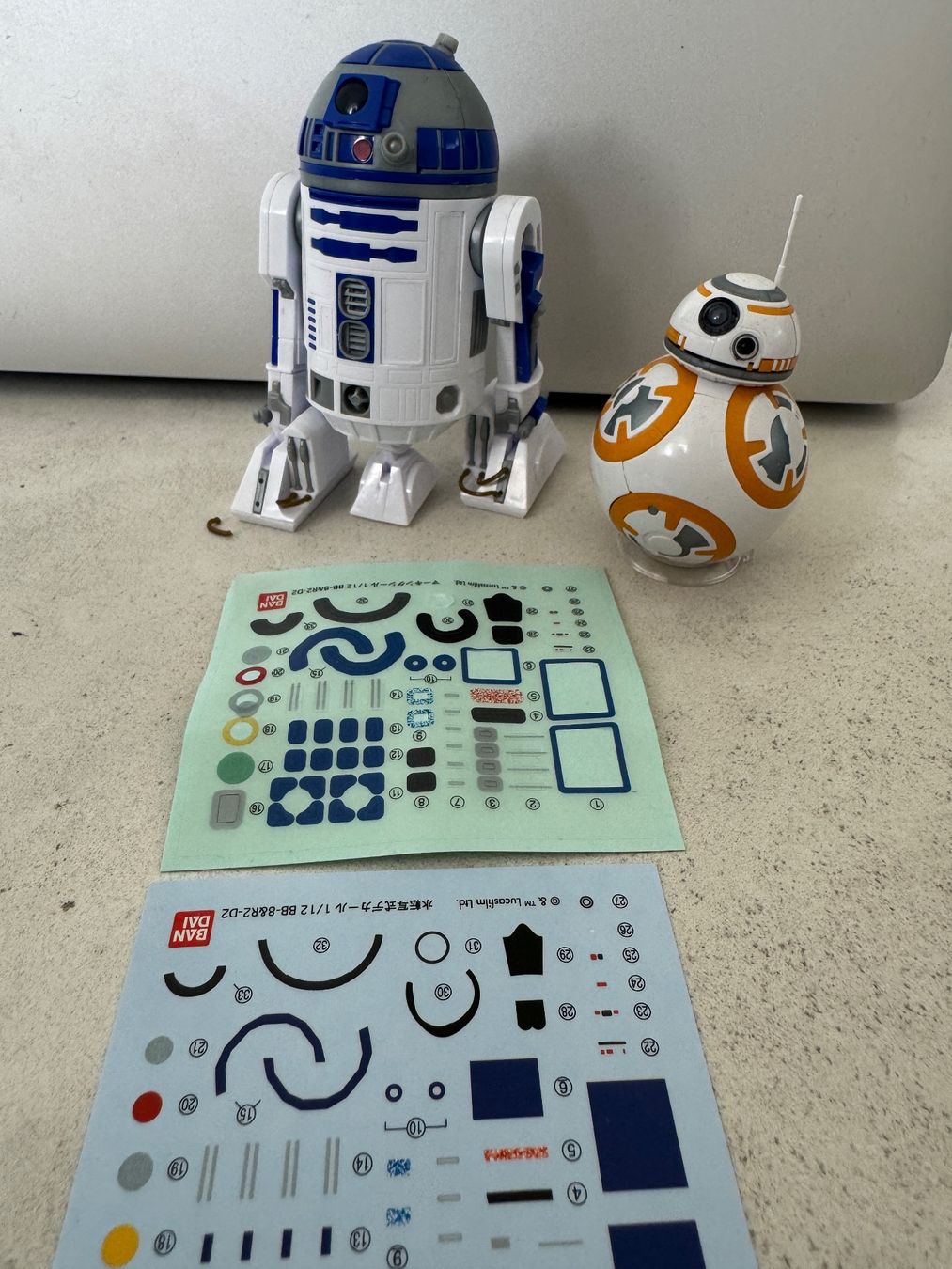 Star Wars Giocattoli: Bandai Star Wars BB-8 & R2-D2 BB8 R2D2 1/12 – Usato da giffers venduto da sev_c9x9 1