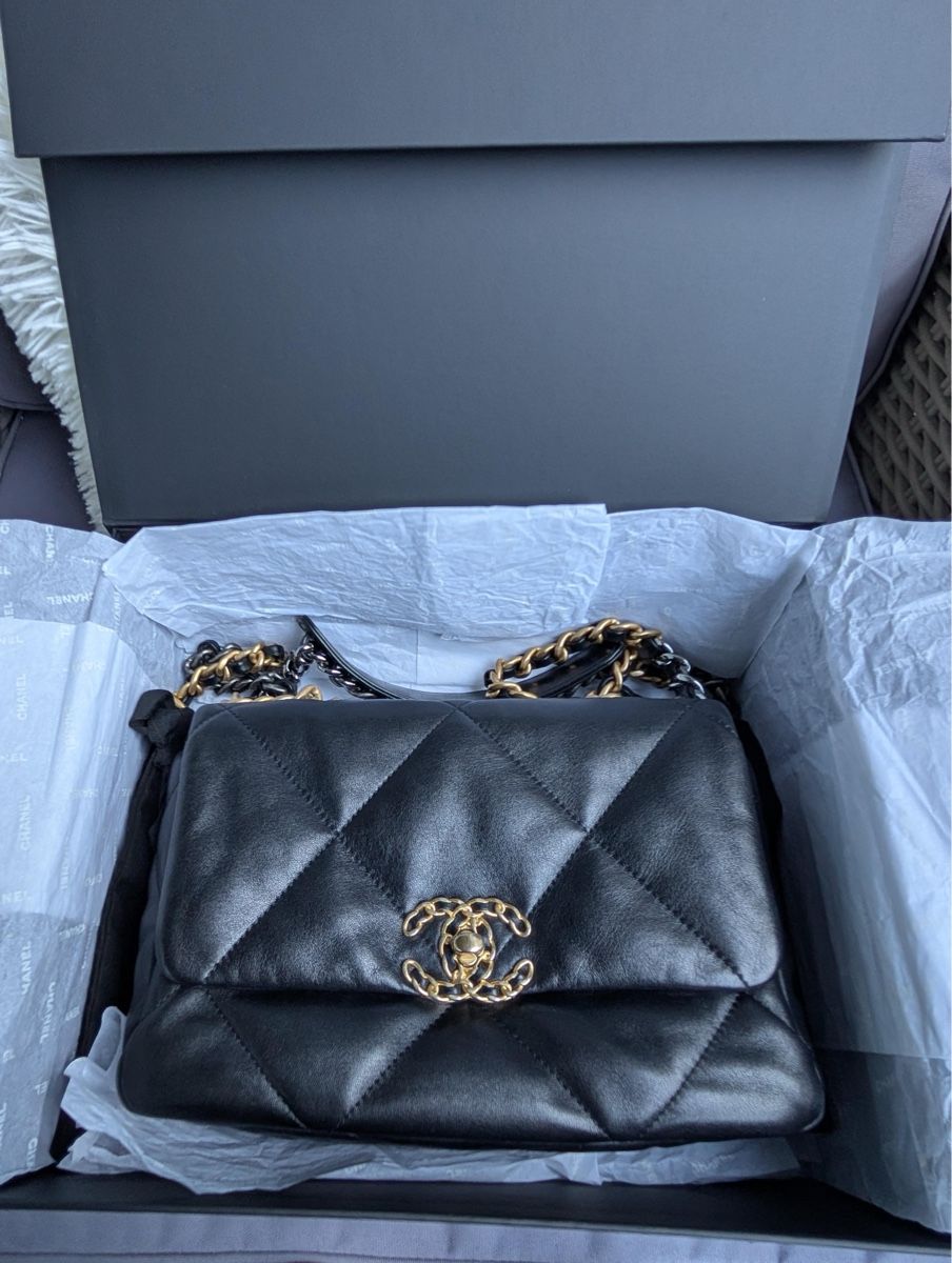 Chanel Taschen für Damen: Authentic Chanel 19 Bag, Top Zustand – Gebraucht aus Zürich von jia_57tp 7