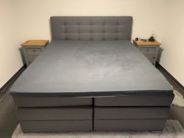 Boxspringbett & Nachttische