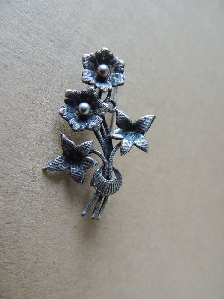 Broches & Aiguilles: Silberbrosche gest. 925er, Blüten – D'occasion à Subingen par Riccardina