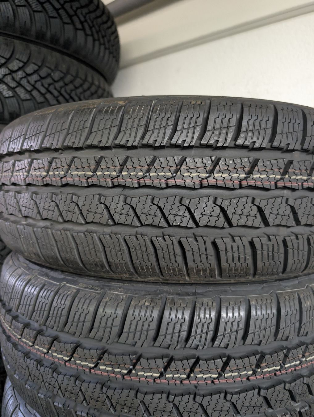 Continental Pneumatici & Ruote complete: 185/55/15C Winterreifen – Nuovo e nell'imballaggio originale da Dürrenäsch venduto da Pneu-Idris 1