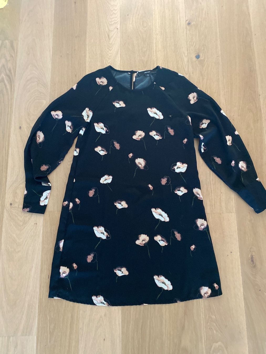 Vero Moda Kleider: Kleid Blumen Vero Moda – Gebraucht aus Bolligen von Noeggeli10