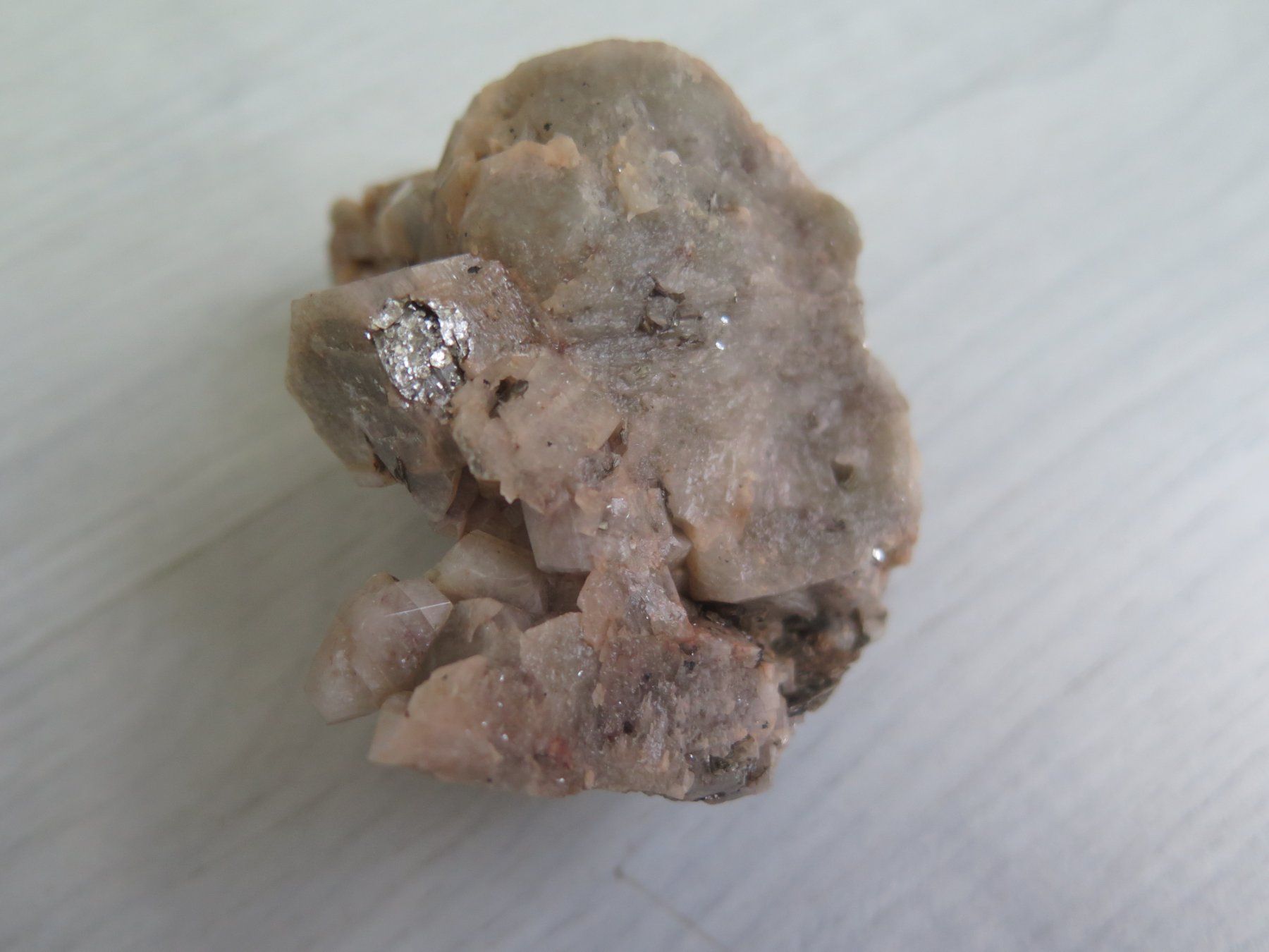 Minerali & Pietre curative: Mikroklin mit Muskovit von Namibia – Usato da Schaffhausen venduto da Yamakana51L8736OQ8 5