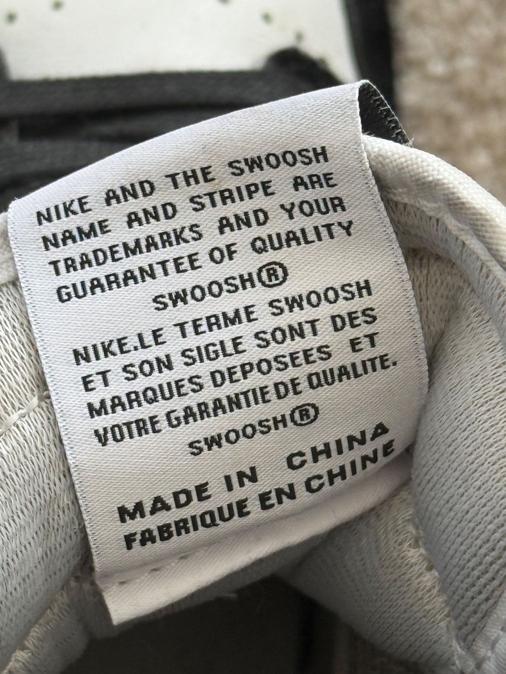 Jordan Scarpe da uomo: Jordan 1 Retro High Sneaker – Usato da Zürich venduto da Larazade 3