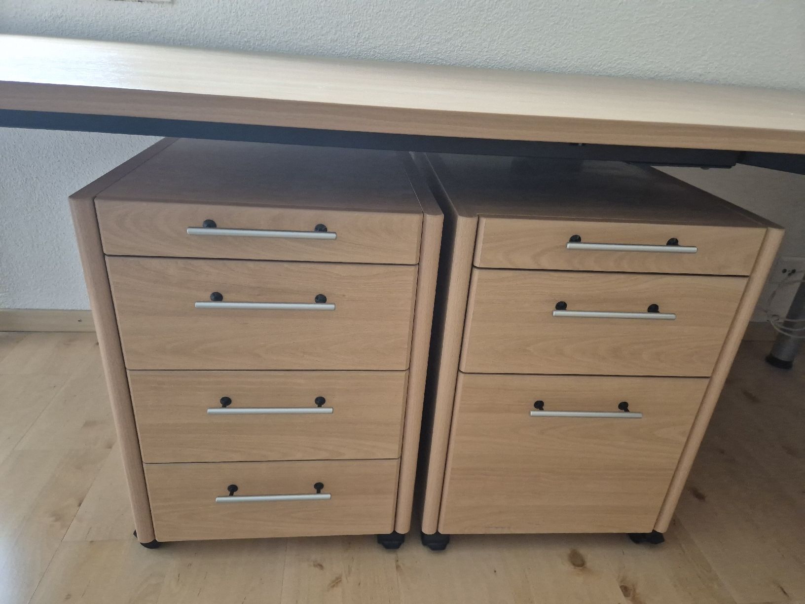 Bureaux: Pult mit Schubladen und 2 Korpussen – D'occasion à Hinteregg par Secondhand_Carmen 2