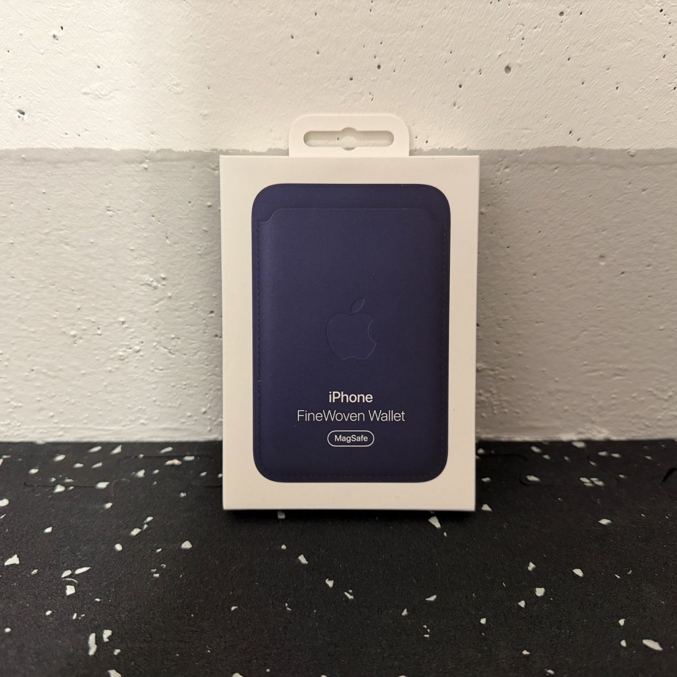 Portafogli: Apple | FineWoven Wallet | Navy – Usato da Tägerwilen venduto da Skillet