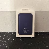 Apple | FineWoven Wallet | Navy
