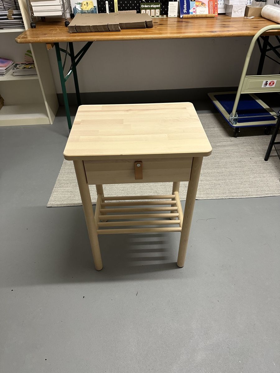 Ikea Tables de nuit: Nachttisch Ikea – D'occasion à Luzern par rosasaturn