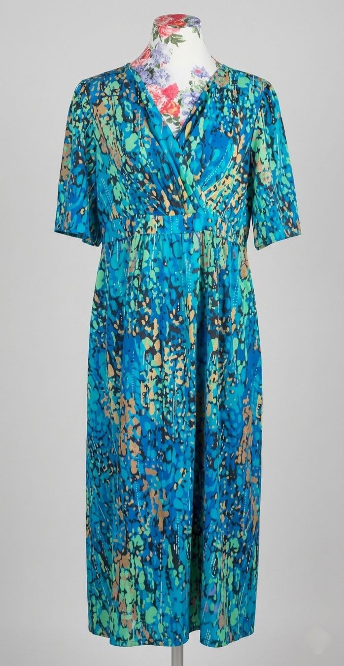 Kleider: Sommerliches Kleid, Grösse 44, blau gemustert – Neu (gemäss Beschreibung) aus Schaffhausen von sunsetever