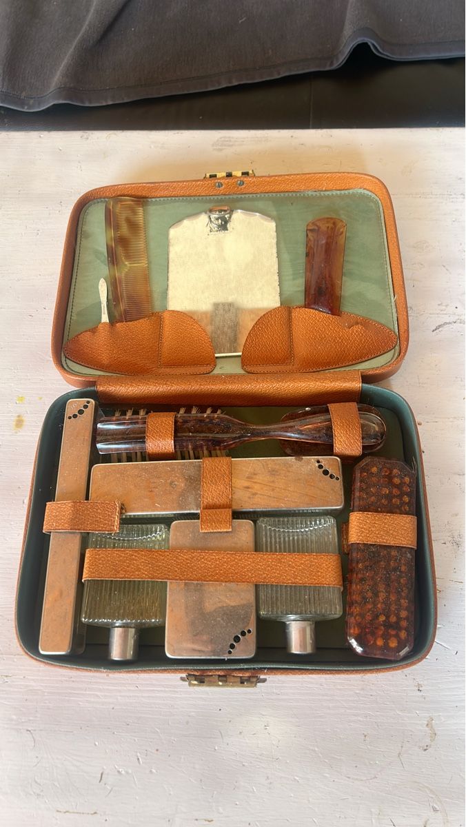 Altro in  Abbigliamento & Accessori: Nécessaire de voyage vintage. – Usato da Corcelles BE venduto da gig_b89c
