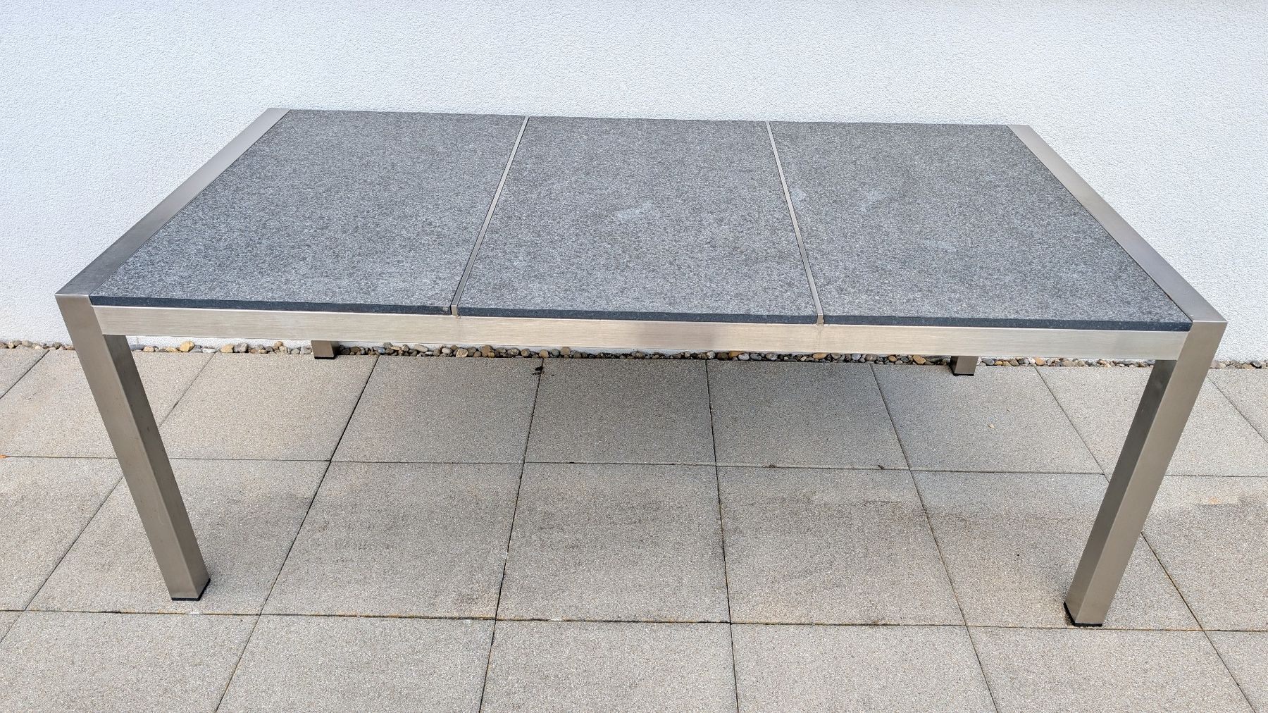 Tables: Gartentisch mit drei Steinplatten – D'occasion à Wigoltingen par Loi5