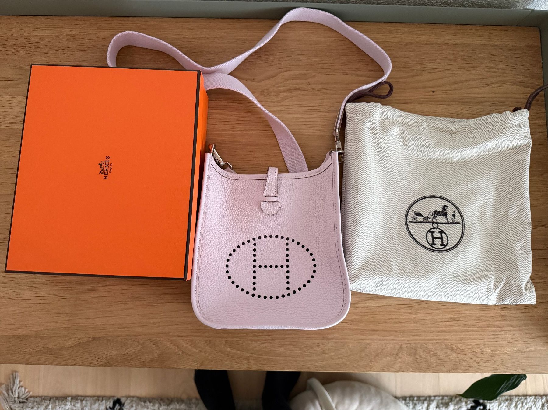 Hermès Sonstige Kleidung & Accessoires: HERMÈS Evelyne 16 mauve pale – Gebraucht aus Villars-sur-Glane von frapple92 3