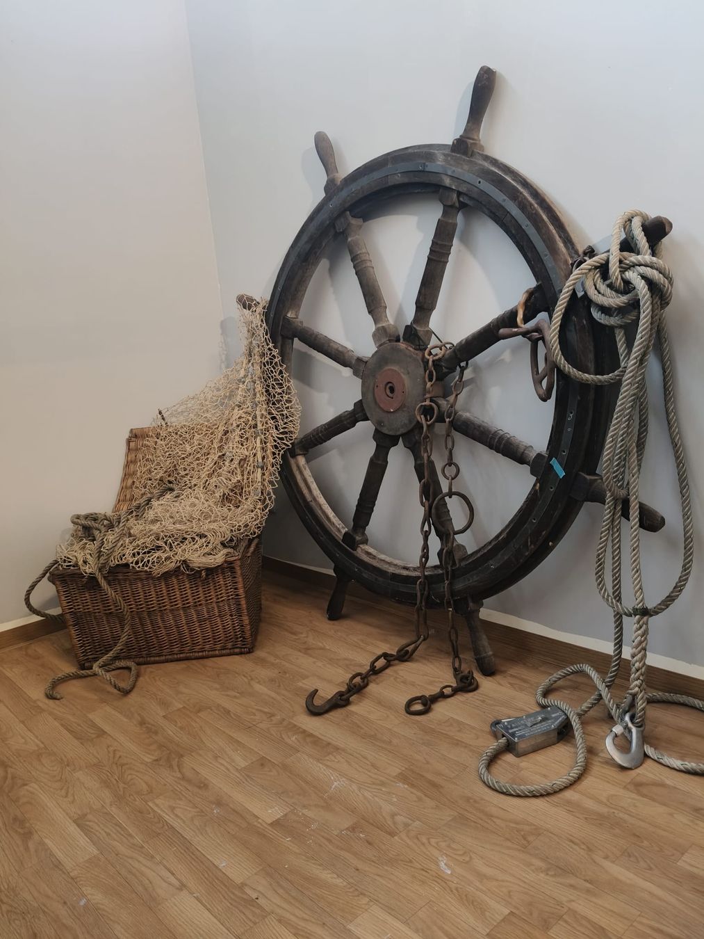 Tutte le decorazioni: Antikes Schiffssteuerrad – Usato da Zwingen venduto da inf_2blh 1