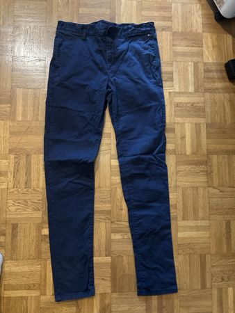 Pantalon Tommy Hilfiger bleu marine taille 176 cm